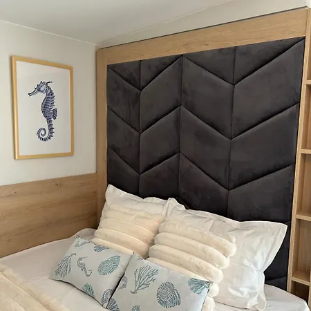 Wavehaven At South Bay Apartment