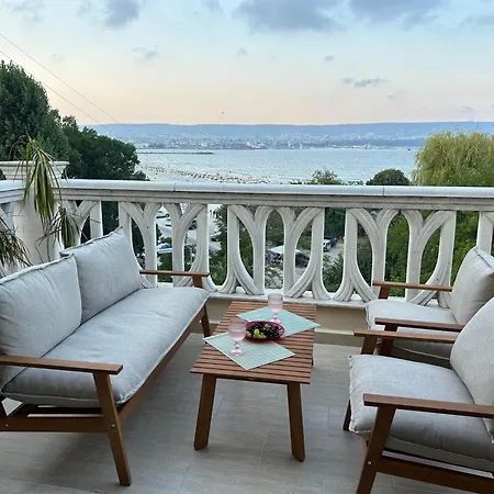 Wavehaven At South Bay Apartment